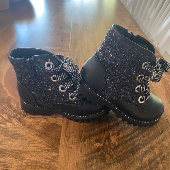 Adorable Sparkle Black Toddler Boots - Olive & Edie - Caitie - Size 7 - Picture 8 of 11